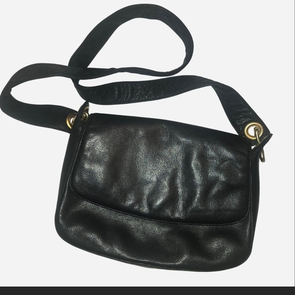 Elegant Black Leather Shoulder Bag - Picture 1 of 7